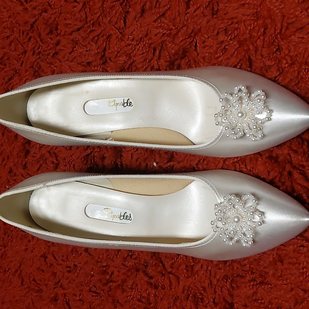 Vintage White Satin Wedding Shoes with Beads - Picture 4 of 11